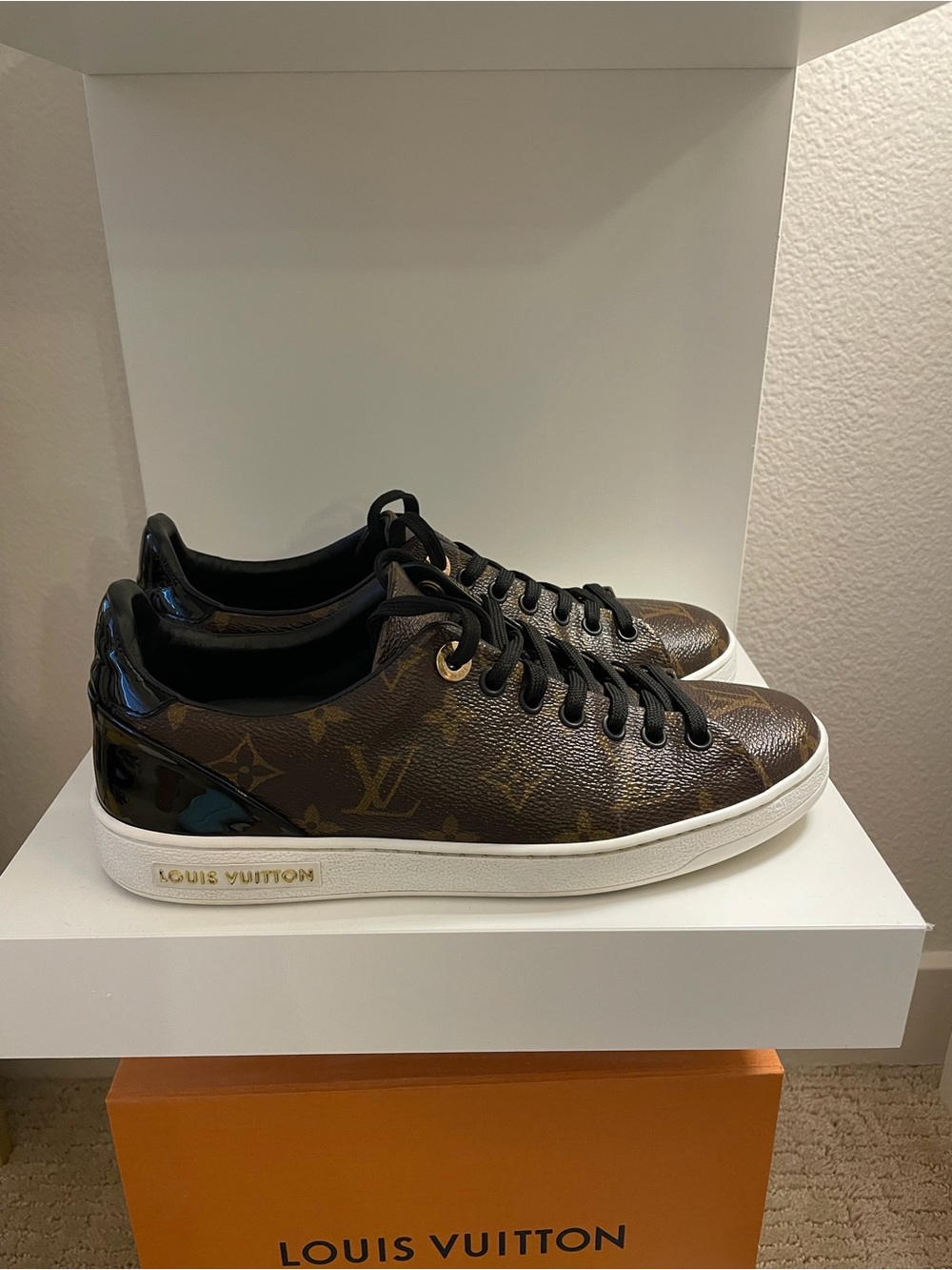 Louis Vuitton Frontrow Sneaker - Picture 8 of 10